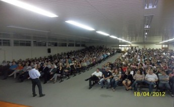 Palestra com Nelson Spritzer no Sal�o de Atos da ULBRA