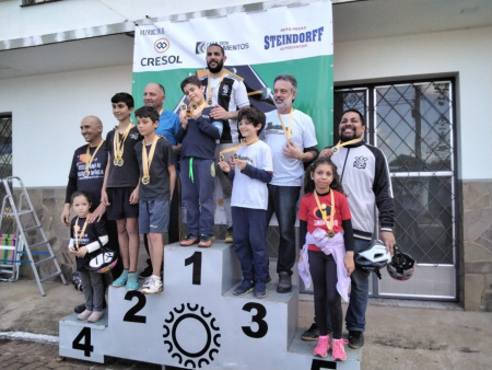 CDL e UFSM realizam competição de carrinho de rolimã em Cachoeira do Sul