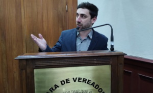 Diretor da CDL Eduardo de Franceschi utiliza a Tribuna Popular da Câmara de Vereadores 