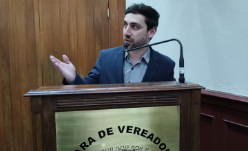 Diretor da CDL Eduardo de Franceschi utiliza a Tribuna Popular da Câmara de Vereadores